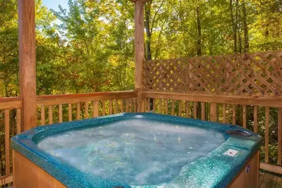 hot tub at mountain shadows lodge