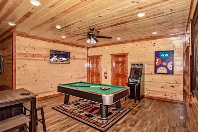 smoky mountain cabin game room