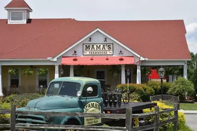 mama's farmhouse pigeon forge