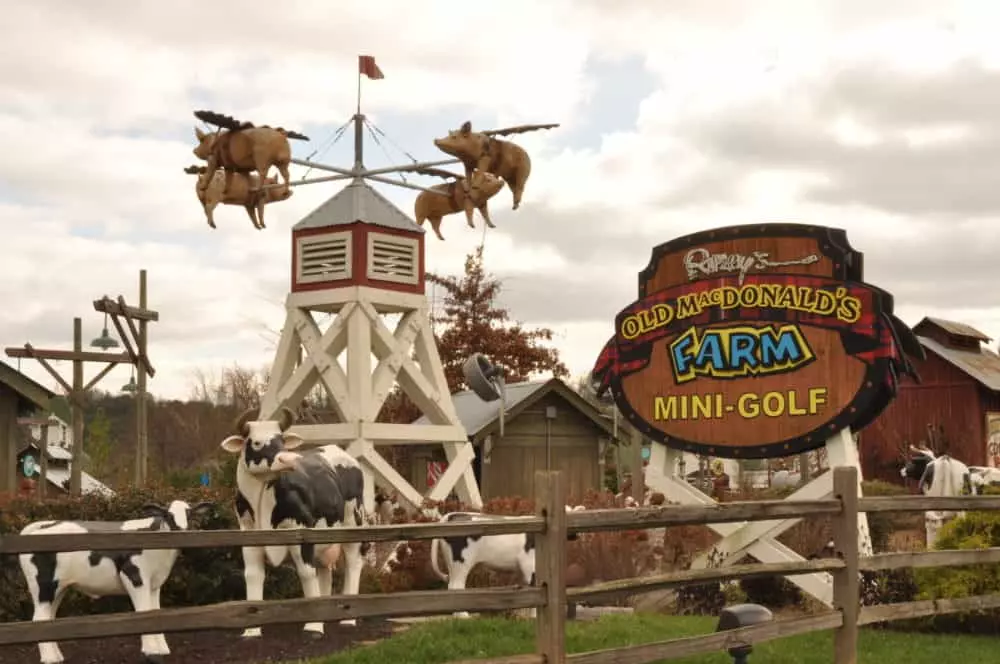 ripley's old macdonald mini golf