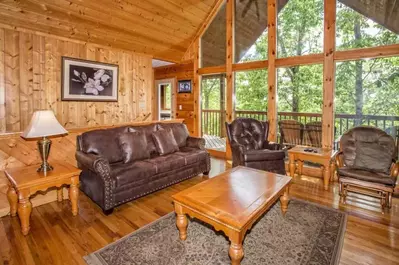 country classics cabin in the Smoky Mountains living room