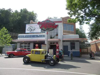 lightning rod roller coaster at dollywood