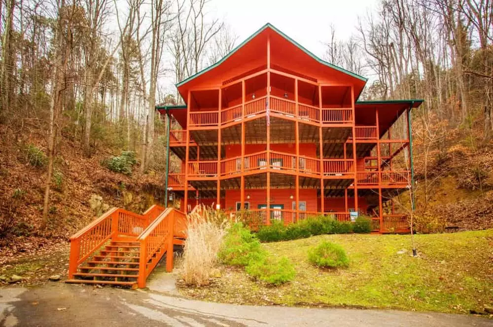 one of the 4 bedroom cabins in gatlinburg tn