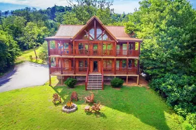 Big Bear cabin in the Smoky Mountains