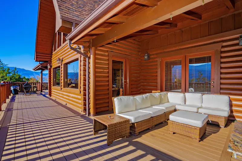 Smoky Peak Lodge