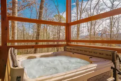 smoky mountain cabin hot tub