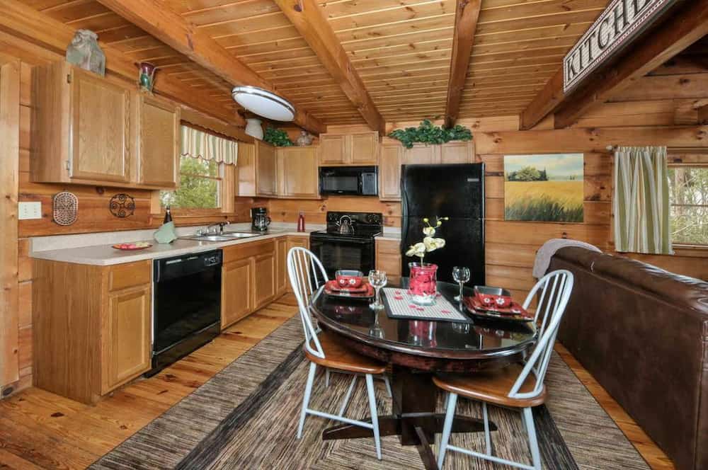 4 Reasons Why Couples Love Our 1 Bedroom Cabins in Gatlinburg